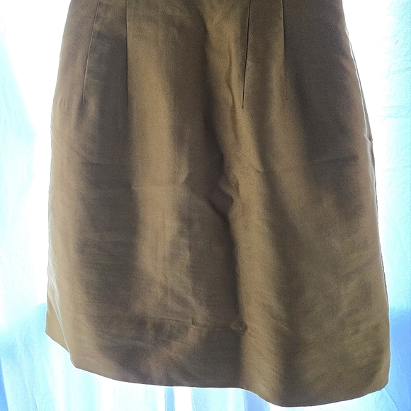 Elegant Gold Sleeveless Dress - Picture 11 of 12